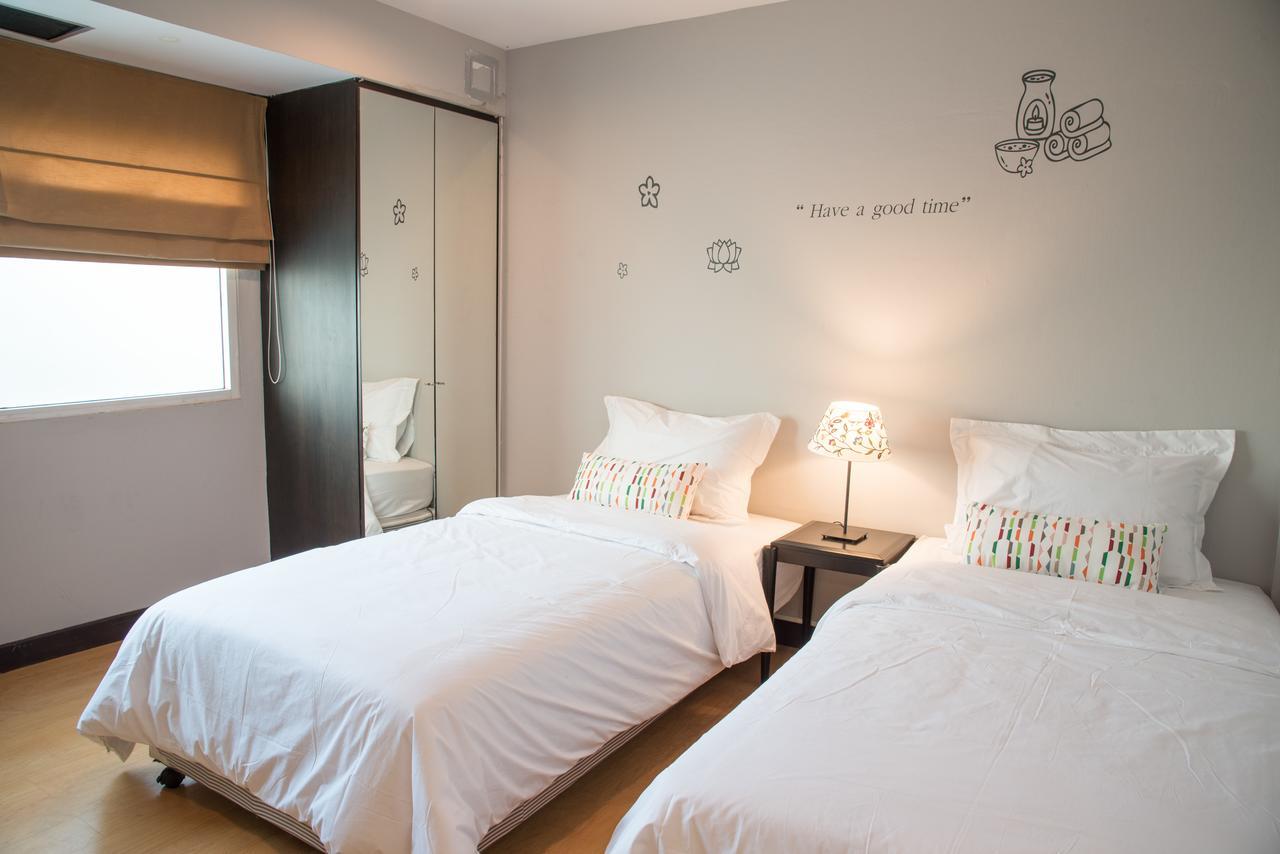 Bed & Body Hostel Bangkok Exterior photo