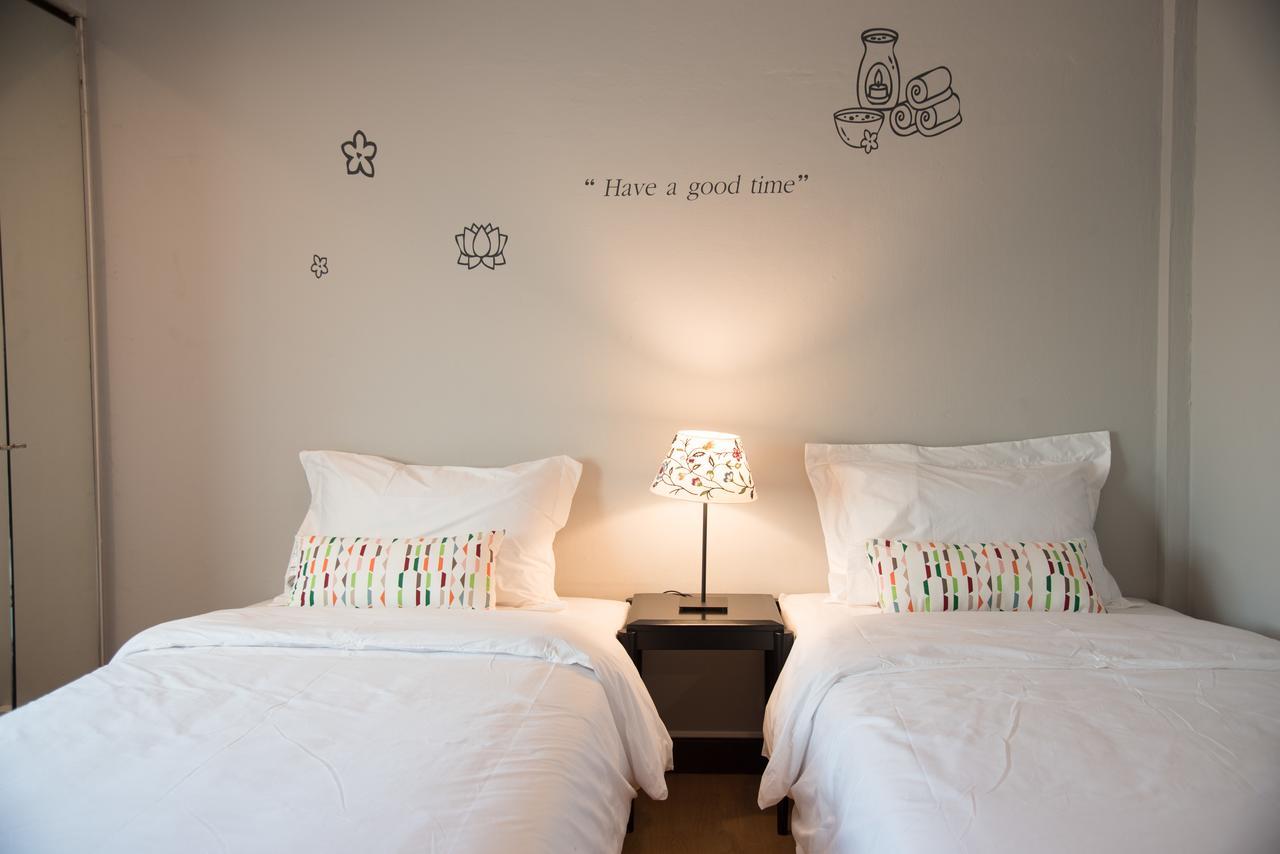 Bed & Body Hostel Bangkok Exterior photo