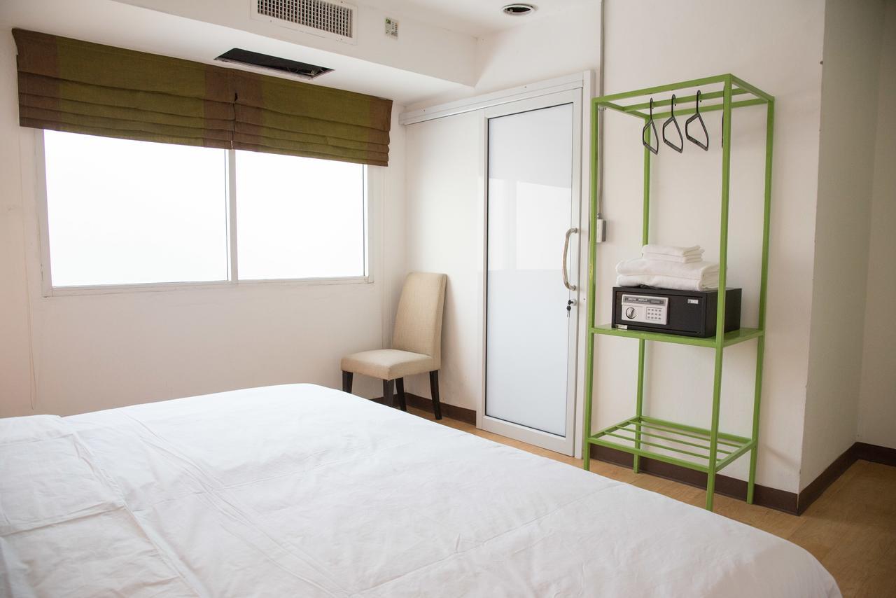 Bed & Body Hostel Bangkok Exterior photo