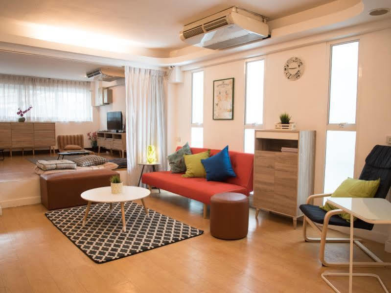 Bed & Body Hostel Bangkok Exterior photo