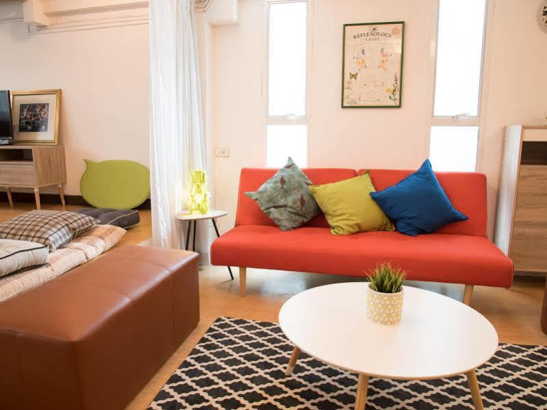 Bed & Body Hostel Bangkok Exterior photo