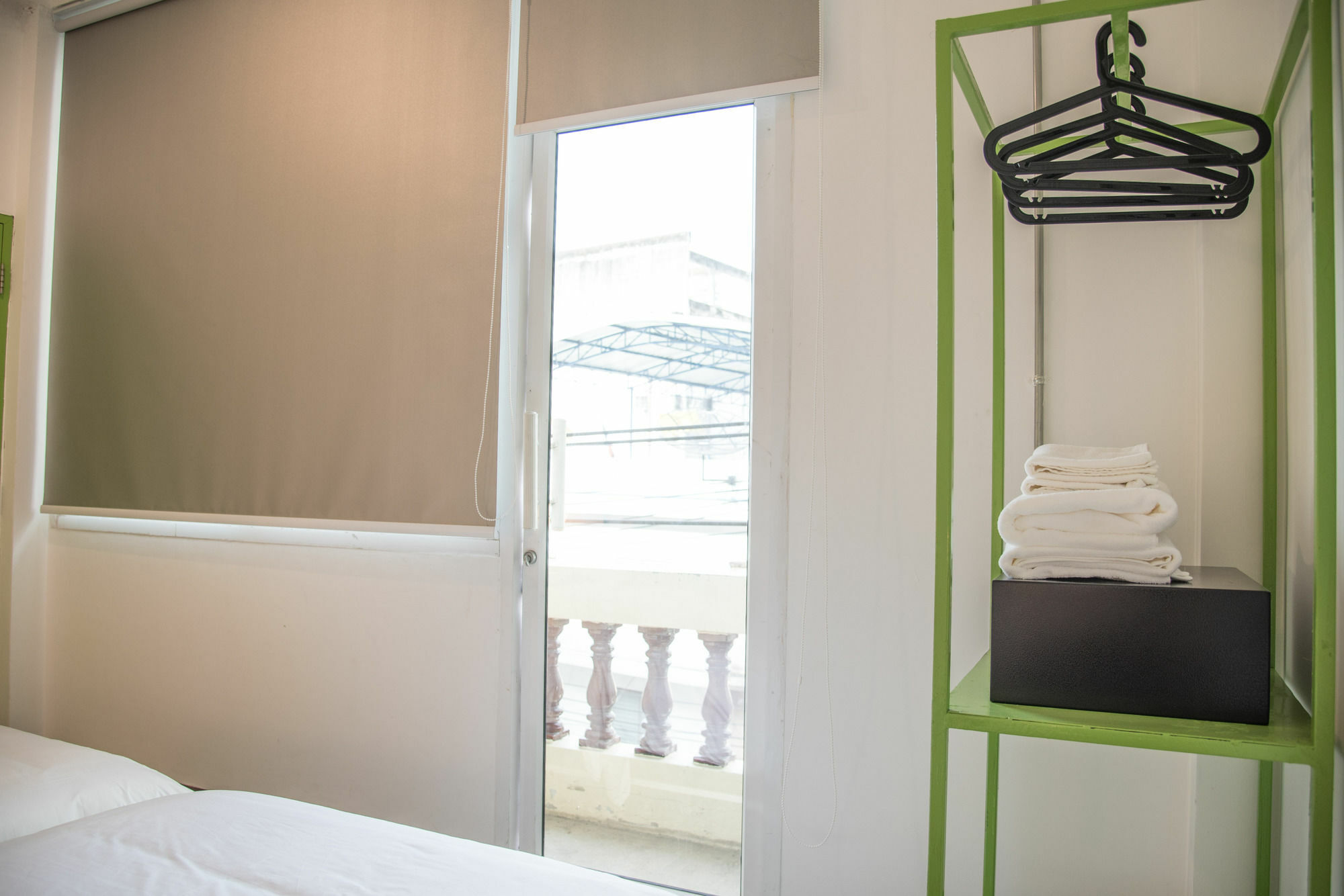 Bed & Body Hostel Bangkok Exterior photo