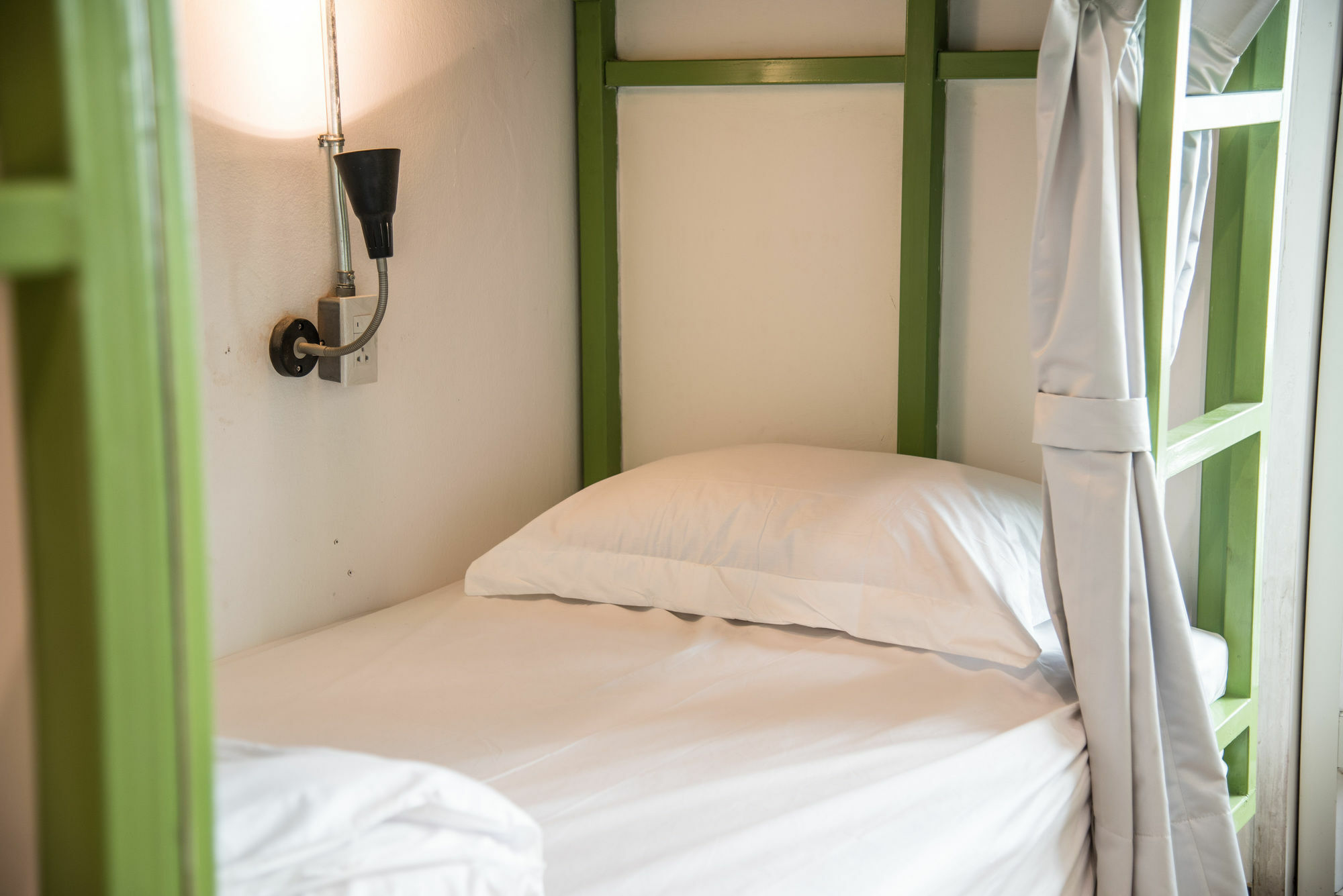 Bed & Body Hostel Bangkok Exterior photo