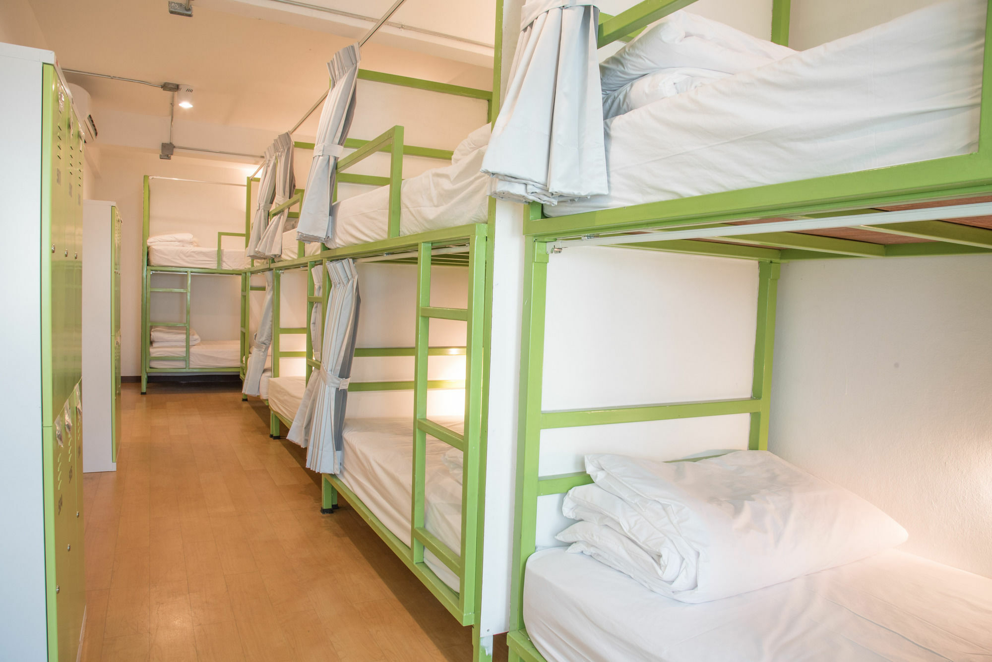 Bed & Body Hostel Bangkok Exterior photo