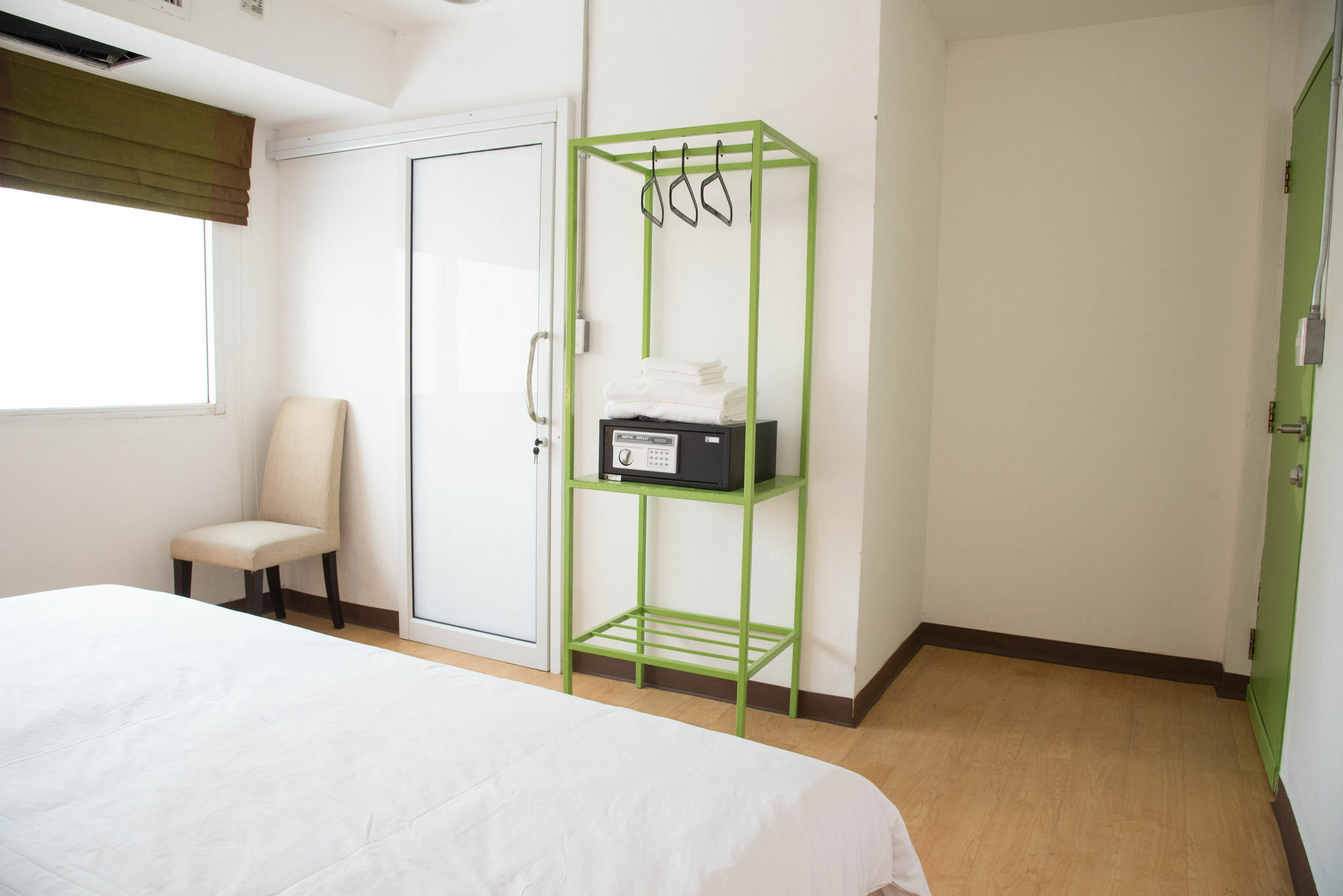Bed & Body Hostel Bangkok Exterior photo